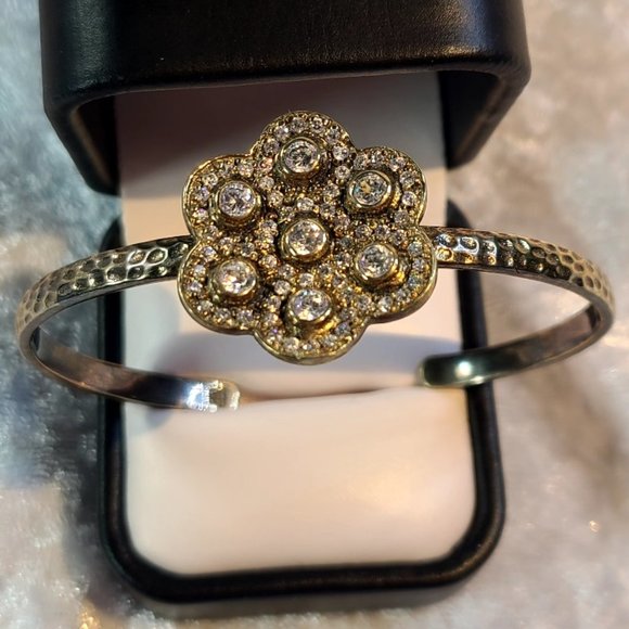 Flower Crystal Bangle Bracelet - Picture 1 of 9